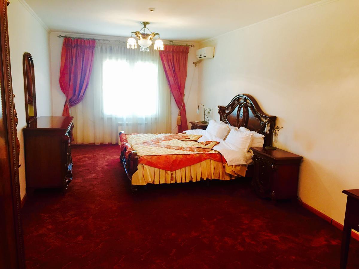 Hotel Ark Ms Taras Exterior foto